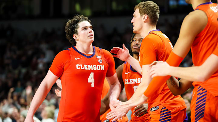 Dec 17, 2024; Columbia, South Carolina, USA; Clemson Tigers forward Ian Schieffelin (4) leaves the game after fouling out against the South Carolina Gamecocks in overtime of South Carolina’s 91-88 win at Colonial Life Arena. Dec 17, 2024; Columbia, South Carolina, USA; Clemson Tigers forward Ian Schieffelin (4) leaves the game after fouling out against the South Carolina Gamecocks in overtime of South Carolina’s 91-88 win at Colonial Life Arena.