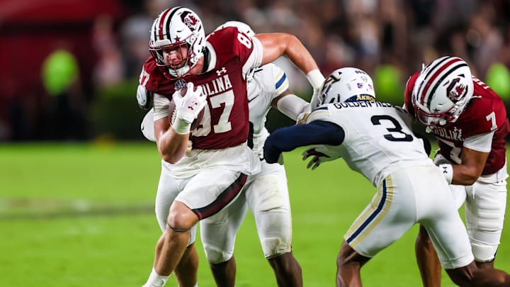 Sep 21, 2024; Columbia, South Carolina, USA; South Carolina Gamecocks tight end Brady Hunt (87) runs after a catch against the Akron Zips in the second quarter at Williams-Brice Stadium. Mandatory Credit: Jeff Blake-Imagn Images Sep 21, 2024; Columbia, South Carolina, USA; South Carolina Gamecocks tight end Brady Hunt (87) runs after a catch against the Akron Zips in the second quarter at Williams-Brice Stadium. Mandatory Credit: Jeff Blake-Imagn Images