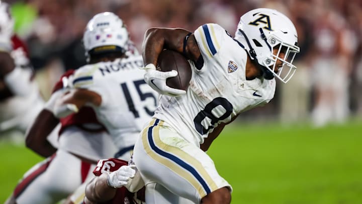 Sep 21, 2024; Columbia, South Carolina, USA; Akron Zips running back Jordon Simmons (8) rushes against the South Carolina Gamecocks in the second quarter at Williams-Brice Stadium. Mandatory Credit: Jeff Blake-Imagn Images Sep 21, 2024; Columbia, South Carolina, USA; Akron Zips running back Jordon Simmons (8) rushes against the South Carolina Gamecocks in the second quarter at Williams-Brice Stadium. Mandatory Credit: Jeff Blake-Imagn Images