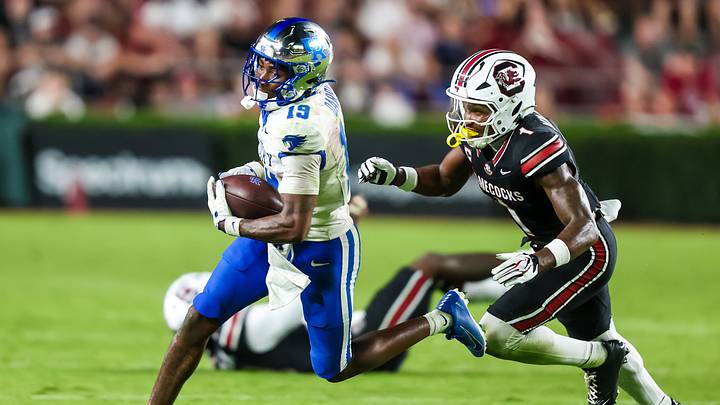 South Carolina fell to Kentucky despite having a 17-0 lead. South Carolina fell to Kentucky despite having a 17-0 lead.