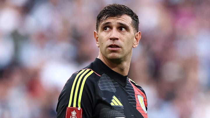 Emiliano Martínez remains a target for Man Utd.