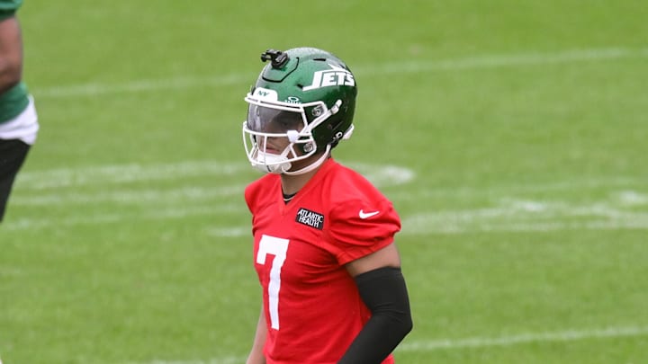 Jun 10, 2025; East Rutherford, NJ, USA; New York Jets quarterback Justin Fields (7) warms up during minicamp at Atlantic Health Jets Training Center. Mandatory Credit: John Jones-Imagn Images Jun 10, 2025; East Rutherford, NJ, USA; New York Jets quarterback Justin Fields (7) warms up during minicamp at Atlantic Health Jets Training Center. Mandatory Credit: John Jones-Imagn Images