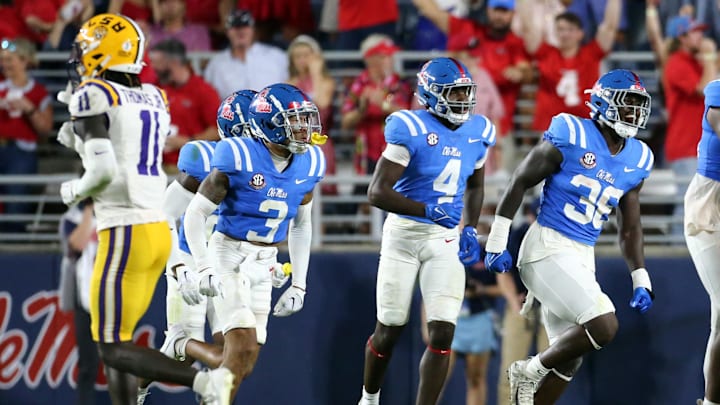 Ole Miss Rebels linebacker Suntarine Perkins (4) Ole Miss Rebels linebacker Suntarine Perkins (4)