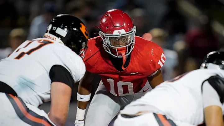Brentwood Academy's Kenneth Simon (10) gets in position against Ensworth during the third quarter at Brentwood Academy in Brentwood, Tenn., Friday, Sept. 26, 2025.