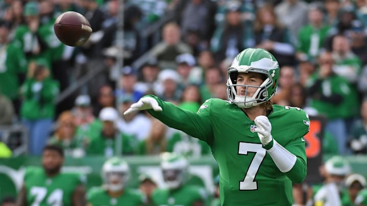 Dec 29, 2024; Philadelphia, Pennsylvania, USA; Philadelphia Eagles quarterback Kenny Pickett (7) throws a pass against the Dallas Cowboys during the first quarter at Lincoln Financial Field. Mandatory Credit: Eric Hartline-Imagn Images
