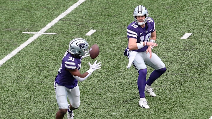 Nov 11, 2023; Manhattan, Kansas, USA; Kansas State Wildcats quarterback Will Howard (18) pitches the