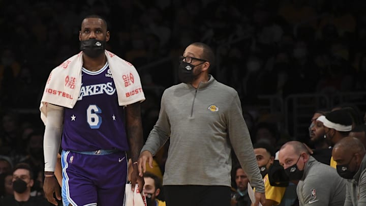 Dec 23, 2021; Los Angeles, California, USA; Los Angeles Lakers interim coach David Fizdale speaks with forward Lebron James (6) during the first quarter at Staples Center. Mandatory Credit: Richard Mackson-Imagn Images Dec 23, 2021; Los Angeles, California, USA; Los Angeles Lakers interim coach David Fizdale speaks with forward Lebron James (6) during the first quarter at Staples Center. Mandatory Credit: Richard Mackson-Imagn Images