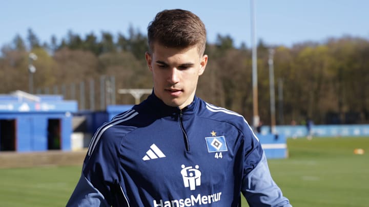 Luka Vuskovic trainiert wieder mit dem Ball