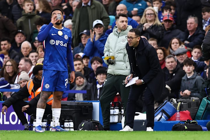 里斯·詹姆斯，利亚姆·罗森尼奥