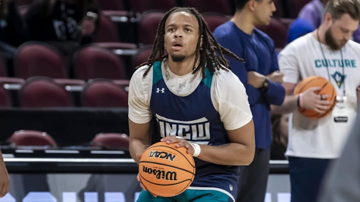 UNC-Wilmington Seahawks guard Greedy Williams (7) UNC-Wilmington Seahawks guard Greedy Williams (7)