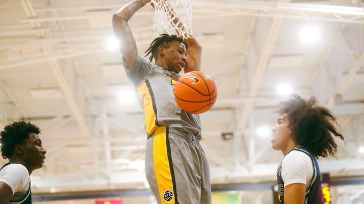 Team Thad’s Jamarion Davis-Fleming (24) dunks the ball against Team Oak Soldiers’ Chad Traviar (1) during the Nike Elite Youth Basketball League session one on Saturday, April 27, 2024 at the Memphis Sports & Event Center in Memphis, Tenn.