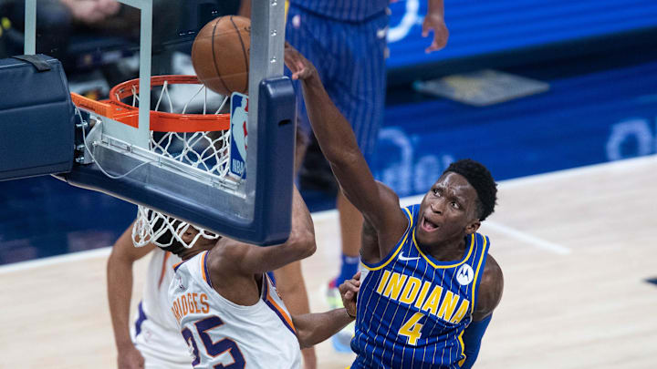 Jan 9, 2021; Indianapolis, Indiana, USA; Indiana Pacers guard Victor Oladipo (4) dunks the ball against Phoenix Suns forward Mikal Bridges (25) in the third quarter at Bankers Life Fieldhouse. Mandatory Credit: Trevor Ruszkowski-Imagn Images