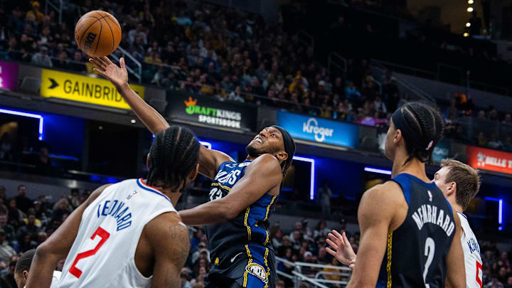 Dec 31, 2022; Indianapolis, Indiana, USA; Indiana Pacers center Myles Turner (33) shoots the ball in the second half against the LA Clippers at Gainbridge Fieldhouse. Mandatory Credit: Trevor Ruszkowski-Imagn Images Dec 31, 2022; Indianapolis, Indiana, USA; Indiana Pacers center Myles Turner (33) shoots the ball in the second half against the LA Clippers at Gainbridge Fieldhouse. Mandatory Credit: Trevor Ruszkowski-Imagn Images