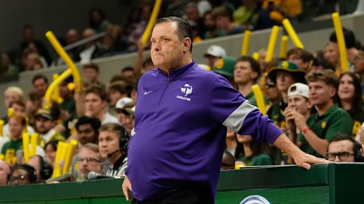 Tarleton Texans head coach Billy Gillispie