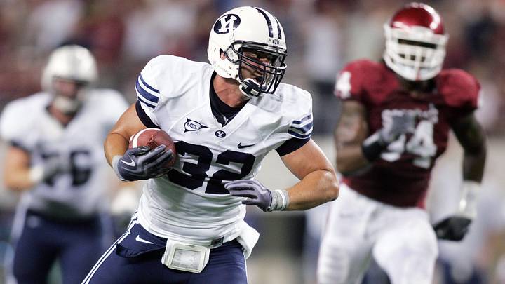 Sep 5, 2009; Arlington, TX, USA; Brigham Young Cougars tight end Dennis Pitta (32) runs after a catch against against the Oklahoma Sooners  at Cowboys Stadium. The Cougars beat the Sooners 14-13. Mandatory Credit: Tim Heitman-Imagn Images