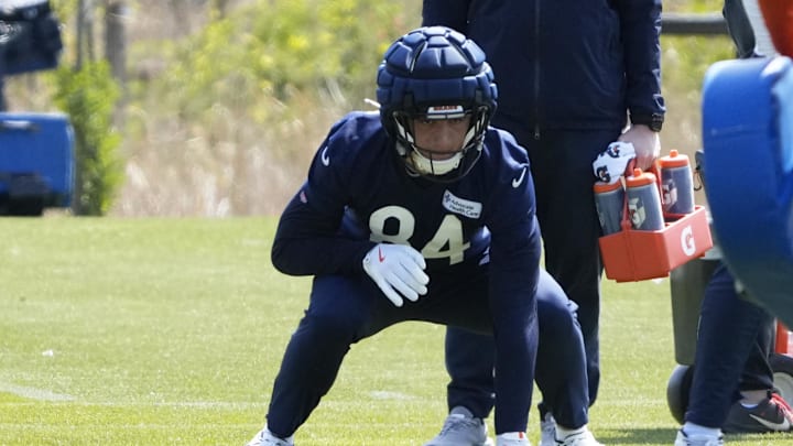 May 10, 2025; Lake Forest, IL, USA; Chicago Bears tight end (84) Colston Loveland participates in rookie minicamp at Halas Hall. Mandatory Credit: David Banks-Imagn Images May 10, 2025; Lake Forest, IL, USA; Chicago Bears tight end (84) Colston Loveland participates in rookie minicamp at Halas Hall. Mandatory Credit: David Banks-Imagn Images