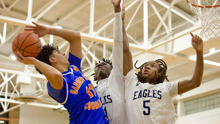 Thurston faces off against Redford Union on Friday night at 7:00 p.m.