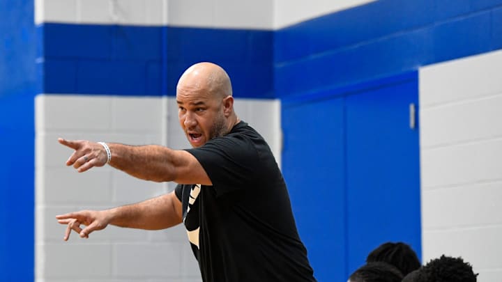 Rick Brunson during a high school basketball game in 2020.