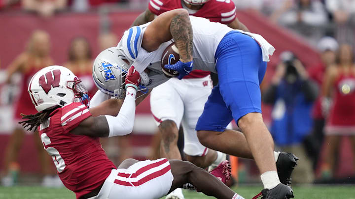 Omillio Agard, Wisconsin Badgers, Hunter Tipton, Middle Tennessee Blue Raiders. (Mandatory Credit: Kayla Wolf-Imagn Images)