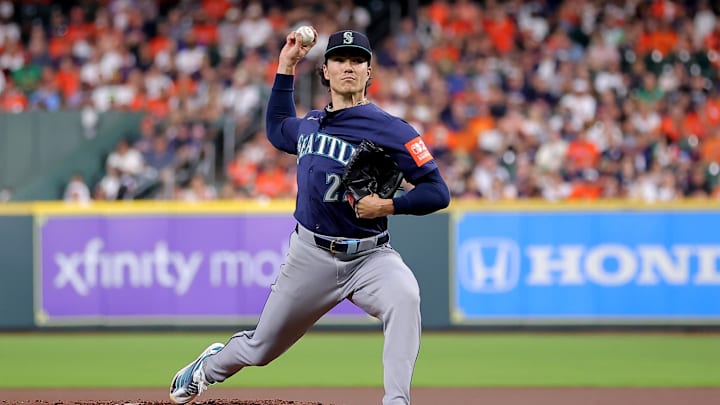 Sep 19, 2025; Houston, Texas, USA; Seattle Mariners pitcher Bryan Woo (22) delivers a pitch against the Houston Astros during the first inning at Daikin Park. Mandatory Credit: Erik Williams-Imagn Images Sep 19, 2025; Houston, Texas, USA; Seattle Mariners pitcher Bryan Woo (22) delivers a pitch against the Houston Astros during the first inning at Daikin Park. Mandatory Credit: Erik Williams-Imagn Images