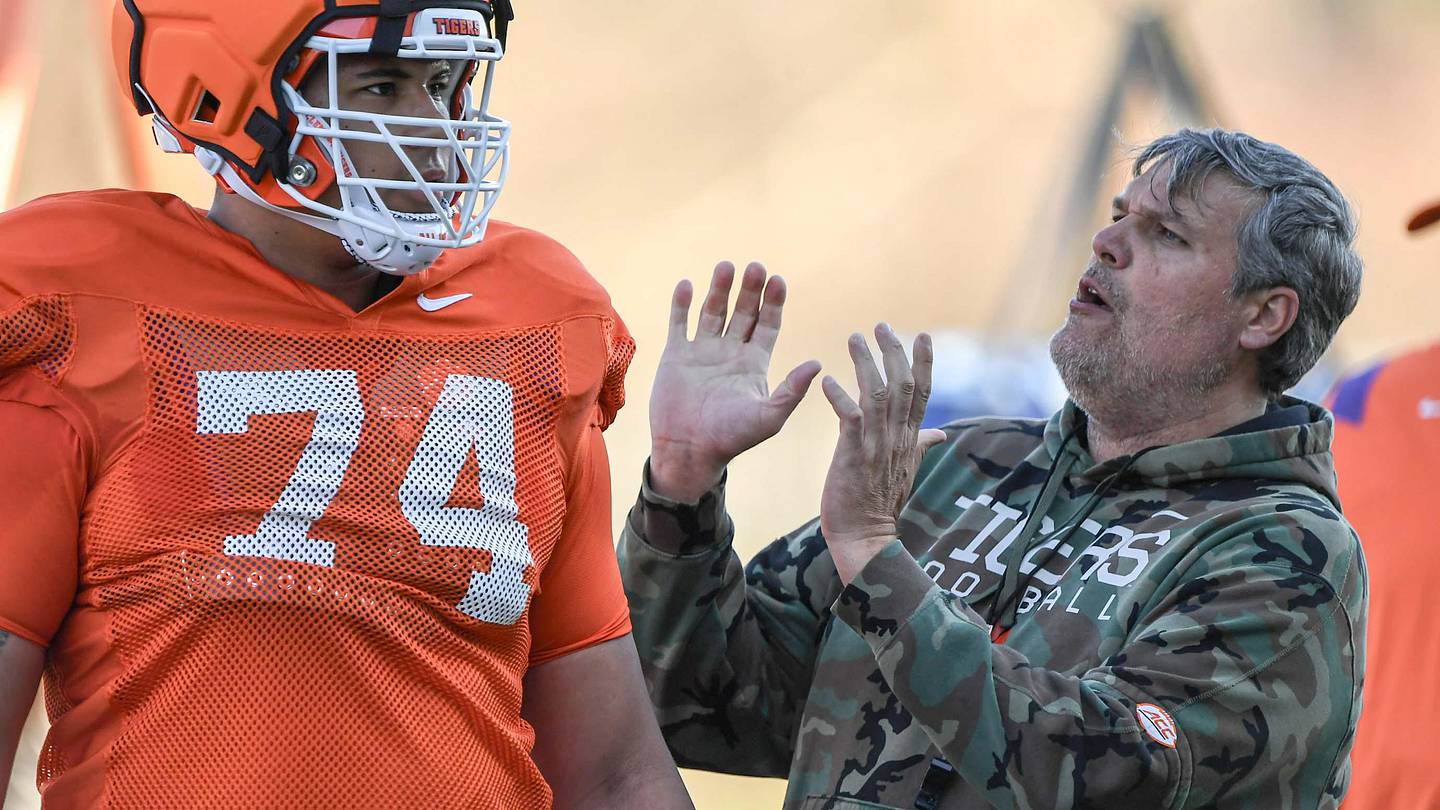Clemson Among Top Six for Four-Star Offensive Lineman