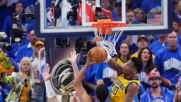 Jun 22, 2025; Oklahoma City, Oklahoma, USA; Oklahoma City Thunder forward Jalen Williams (8) drives for a lay-up as Indiana Pacers guard Bennedict Mathurin (00) defends during the second half of game seven of the 2025 NBA Finals at Paycom Center. Mandatory Credit: Alonzo Adams-Imagn Images Jun 22, 2025; Oklahoma City, Oklahoma, USA; Oklahoma City Thunder forward Jalen Williams (8) drives for a lay-up as Indiana Pacers guard Bennedict Mathurin (00) defends during the second half of game seven of the 2025 NBA Finals at Paycom Center. Mandatory Credit: Alonzo Adams-Imagn Images