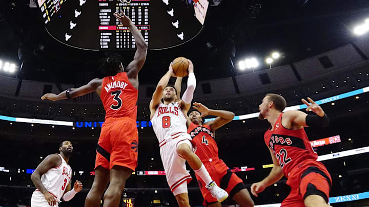 Toronto Raptors forward O.G. Anunoby (3) defends Chicago Bulls guard Zach LaVine (8) during the first half at United Center. Mandatory Credit: David Banks-Imagn Images