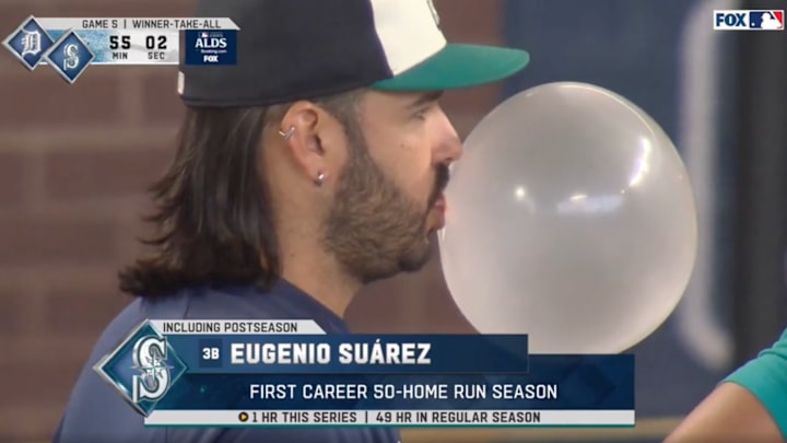 Eugenio Suárez blew an impressive bubble before Game 5 against the Tigers. 
