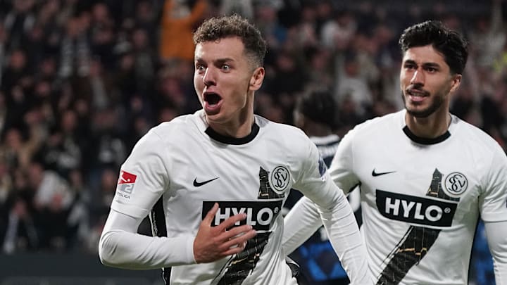 Fisnik Asllani (l.) könnte seinem Trainer Horst Steffen nach Bremen folgen