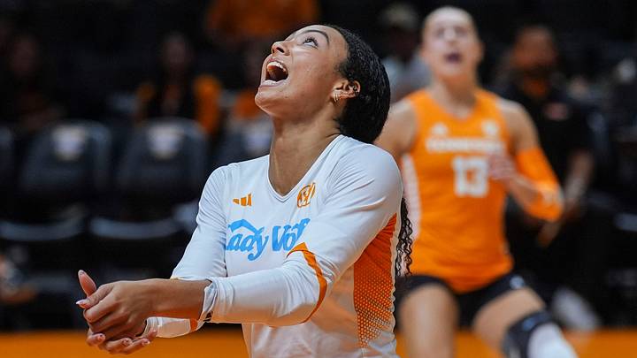Tennessee’s Jalyn Stout (7) calls for the ball during a NCAA volleyball game between Tennessee and Illinois at Thompson-Boling Arena at Food City Center in Knoxville, Tenn., on Sept. 1, 2026.