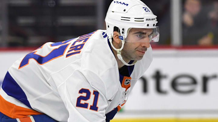 Jan 30, 2025; Philadelphia, Pennsylvania, USA; New York Islanders center Kyle Palmieri (21) against the Philadelphia Flyers at Wells Fargo Center. Mandatory Credit: Eric Hartline-Imagn Images Jan 30, 2025; Philadelphia, Pennsylvania, USA; New York Islanders center Kyle Palmieri (21) against the Philadelphia Flyers at Wells Fargo Center. Mandatory Credit: Eric Hartline-Imagn Images
