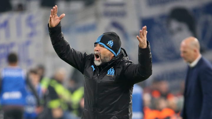 Demissão do técnico depois de uma boa temporada na França pegou torcedores de surpresa