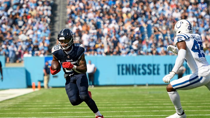 Tennessee Titans running back Tony Pollard runs away from Indianapolis Colts linebacker E.J. Speed. Mandatory Credit: Steve Roberts-Imagn Images