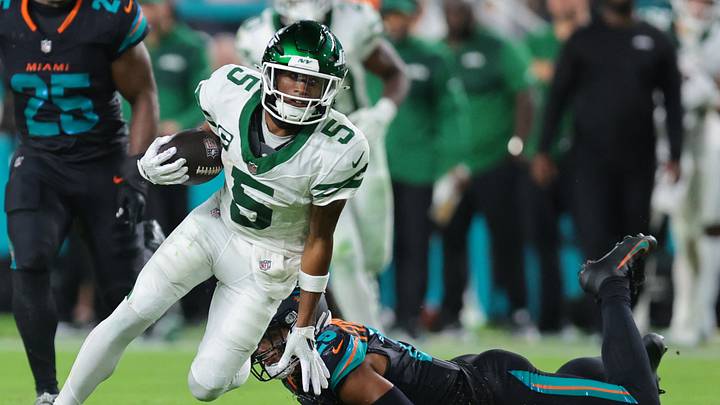 New York Jets wide receiver Garrett Wilson (5) makes a catch past Miami Dolphins cornerback Artie Burns (23) during the second half at Hard Rock Stadium. New York Jets wide receiver Garrett Wilson (5) makes a catch past Miami Dolphins cornerback Artie Burns (23) during the second half at Hard Rock Stadium.
