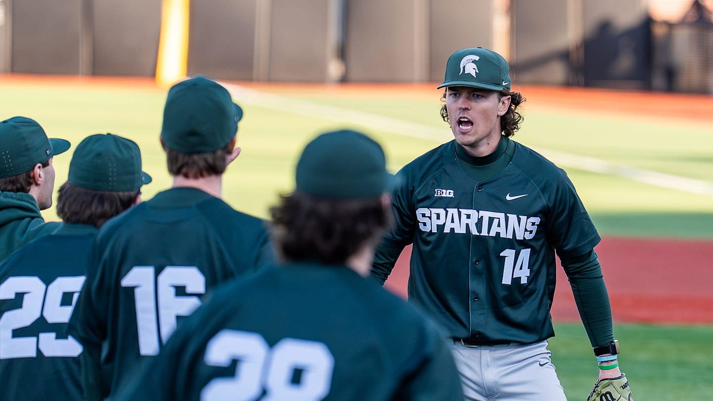 Robbins Delivers Historic Cycle as Texas Clinches Series