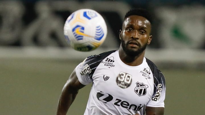 Mendoza abriu o placar para o Vovô e foi um dos melhores jogadores do time na partida Mendoza abriu o placar para o Vovô e foi um dos melhores jogadores do time na partida