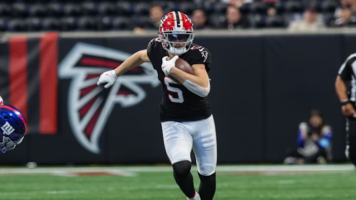 Dec 22, 2024; Atlanta, Georgia, USA; Atlanta Falcons wide receiver Drake London (5) runs after a catch against the New York Giants in the third quarter at Mercedes-Benz Stadium. Mandatory Credit: Brett Davis-Imagn Images
