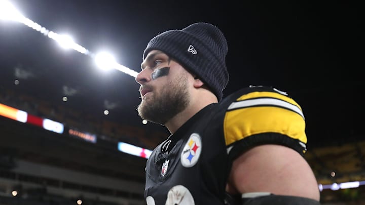 Pittsburgh Steelers tight end Pat Freiermuth (88) looks on while walking off the field after falling 30-6 to the Houston Texans during the NFL Wild Card game at Acrisure Stadium in Pittsburgh, PA on January 12, 2026.