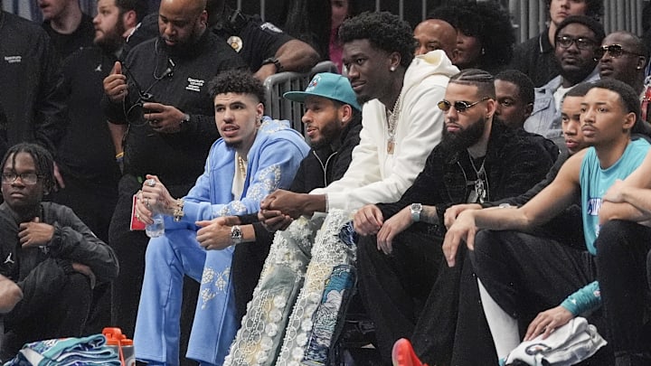 Mar 15, 2024; Charlotte, North Carolina, USA; Charlotte Hornets guard LaMelo Ball (1), guard Seth Curry (30) and center Mark Williams (5) on the bench during the first quarter against the Phoenix Suns at Spectrum Center. Mandatory Credit: Jim Dedmon-Imagn Images