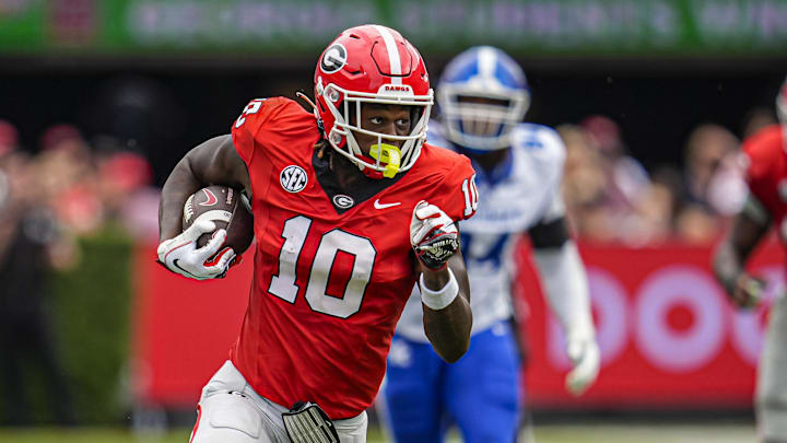 Oct 4, 2025; Athens, Georgia, USA; Georgia Bulldogs tight end Elyiss Williams (10) runs after a catch against the Kentucky Wildcats at Sanford Stadium. Mandatory Credit: Dale Zanine-Imagn Images Oct 4, 2025; Athens, Georgia, USA; Georgia Bulldogs tight end Elyiss Williams (10) runs after a catch against the Kentucky Wildcats at Sanford Stadium. Mandatory Credit: Dale Zanine-Imagn Images