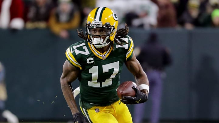 Green Bay Packers wide receiver Davante Adams (17) makes a reception against the Browns in 2021.