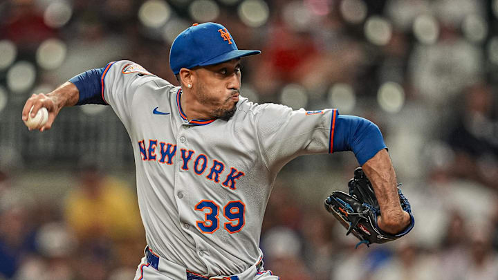Aug 23, 2025; Cumberland, Georgia, USA; New York Mets relief pitcher Edwin Diaz (39) pitches against the Atlanta Braves during the ninth inning at Truist Park. Mandatory Credit: Dale Zanine-Imagn Images Aug 23, 2025; Cumberland, Georgia, USA; New York Mets relief pitcher Edwin Diaz (39) pitches against the Atlanta Braves during the ninth inning at Truist Park. Mandatory Credit: Dale Zanine-Imagn Images
