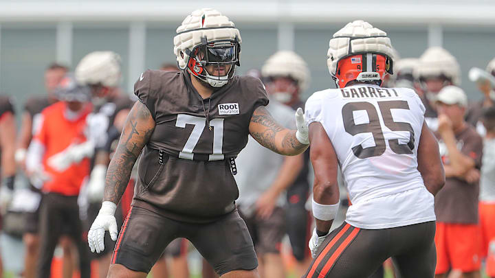 Cleveland Browns left tackle Jedrick Wills Jr. has the task of blocking defensive end Myles Garrett during training camp on Friday, Aug. 5, 2022 in Berea.

Akr 8 5 Browns 6