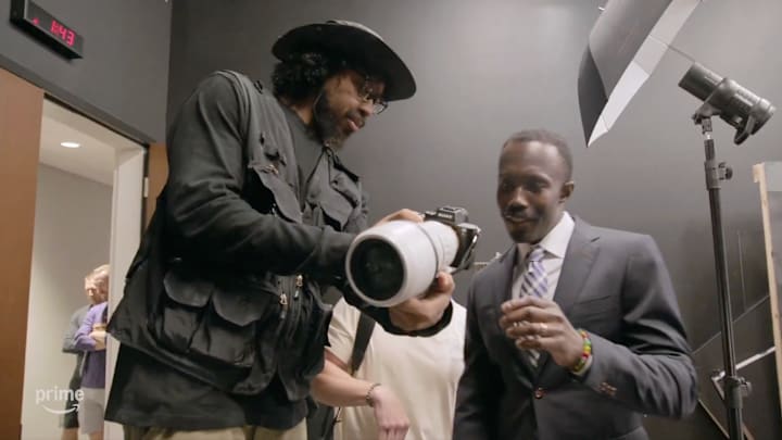 A disguised Justin Jefferson pranks Vikings GM Kwesi Adofo-Mensah by posing as a photographer.