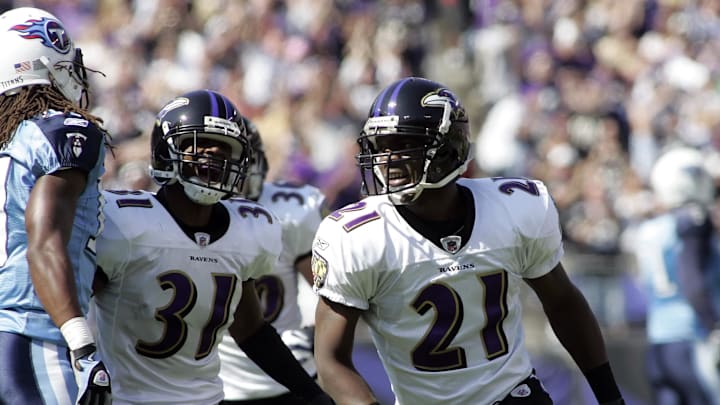 October 5, 2008; Baltimore, MD, USA; Baltimore Ravens cornerback Chris McAlister (21) celebrates his second quarter interception against the Tennessee Titans at M&T Bank Stadium. Mandatory Credit: Geoff Burke-Imagn Images