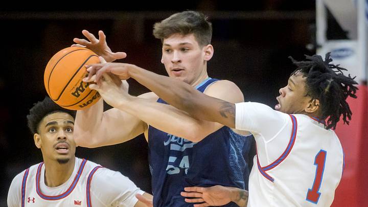 Bradley's Pop Weathers (1) knocks the ball away from UIC's Cameron Fens in the first half Saturday, Dec. 31, 2022 at Carver Arena. The Braves dominated the Flames 79-45.