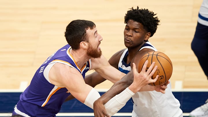 Phoenix Suns v Minnesota Timberwolves