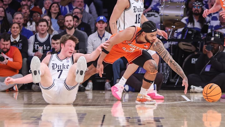 Feb 22, 2025; New York, NY, USA; Duke Blue Devils guard Kon Knueppel (7) and Illinois Fighting Illini guard Kylan Boswell (4) fight for a loose ball in the first half at Madison Square Garden. Mandatory Credit: Wendell Cruz-Imagn Images Feb 22, 2025; New York, NY, USA; Duke Blue Devils guard Kon Knueppel (7) and Illinois Fighting Illini guard Kylan Boswell (4) fight for a loose ball in the first half at Madison Square Garden. Mandatory Credit: Wendell Cruz-Imagn Images