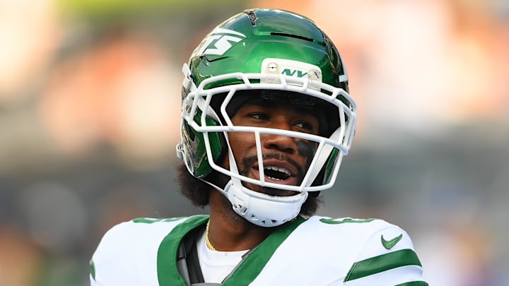 Aug 16, 2025; East Rutherford, New Jersey, USA; New York Jets wide receiver Malachi Corley (6) looks on prior to the game against the New York Giants at MetLife Stadium. Mandatory Credit: Rich Barnes-Imagn Images Aug 16, 2025; East Rutherford, New Jersey, USA; New York Jets wide receiver Malachi Corley (6) looks on prior to the game against the New York Giants at MetLife Stadium. Mandatory Credit: Rich Barnes-Imagn Images