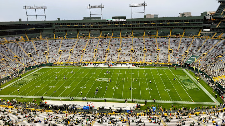 Here's the scene at Lambeau Field about an hour before kickoff of Packers-Jets.